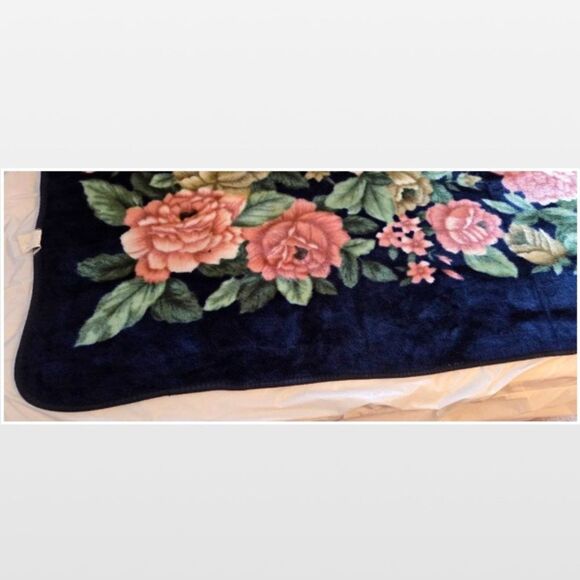 Vintage Blanket Queen Blue Reversible Pink Floral Heavy Weight Bedspread - Picture 5 of 16